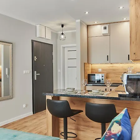 Golden Hour Apartments- Plac Slowianski 18