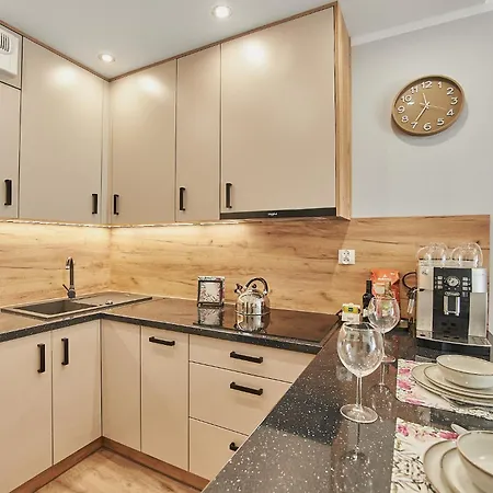 Golden Hour Apartments- Plac Slowianski 18 *